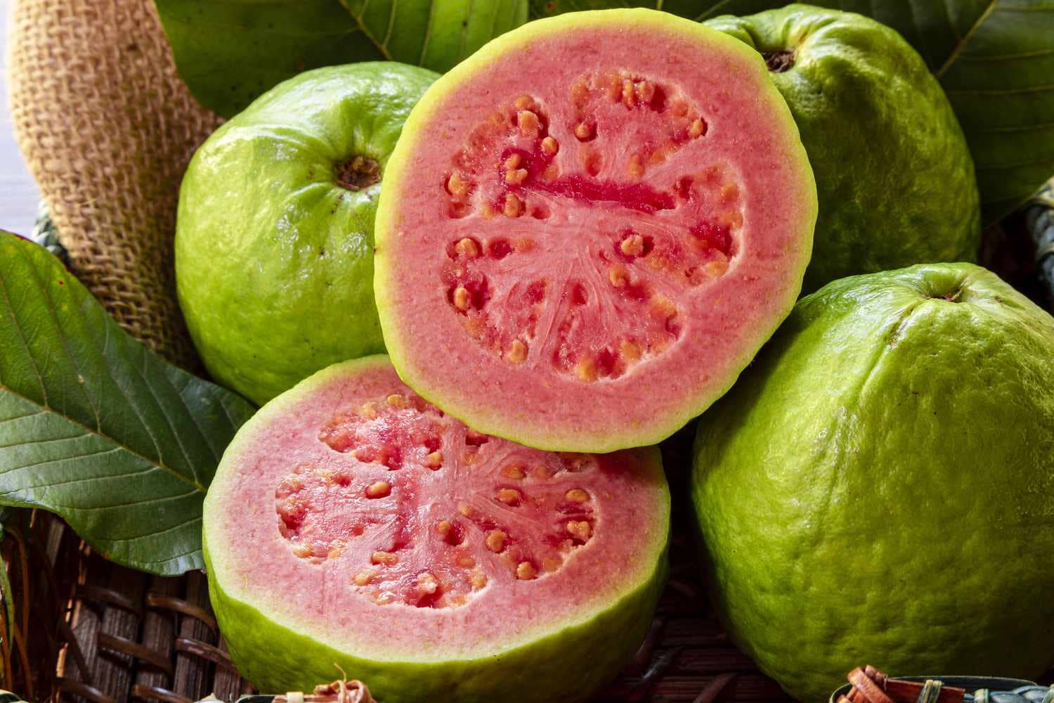 فواید برجسته میوه و برگ گواوا برای سلامتی