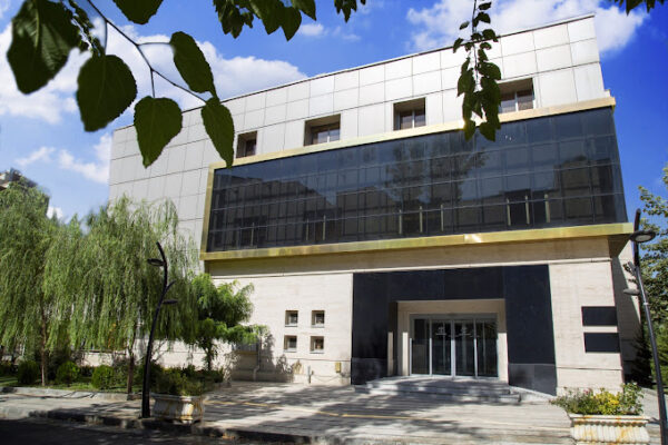 کلینیک پوست، مو و زیبایی شیان: خدمات تخصصی برای زیبایی و جوانسازی پوست