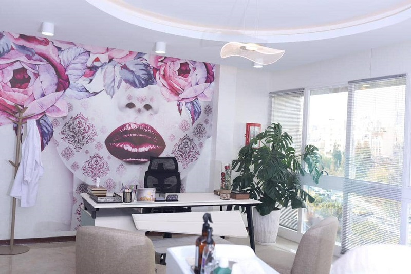 کلینیک تخصصی مارال | پیشگام در زیبایی با تکنولوژی‌های نوین